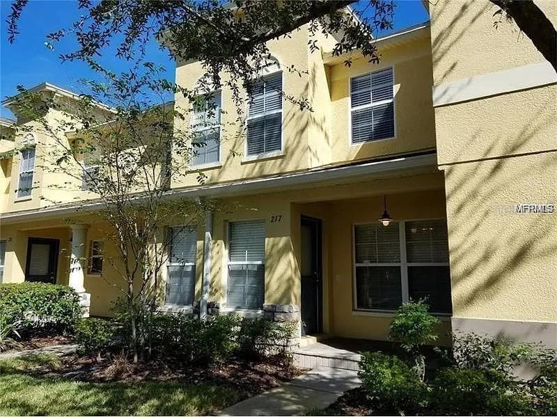 217 HARDCASTLE PLACE VALRICO, FL 33594