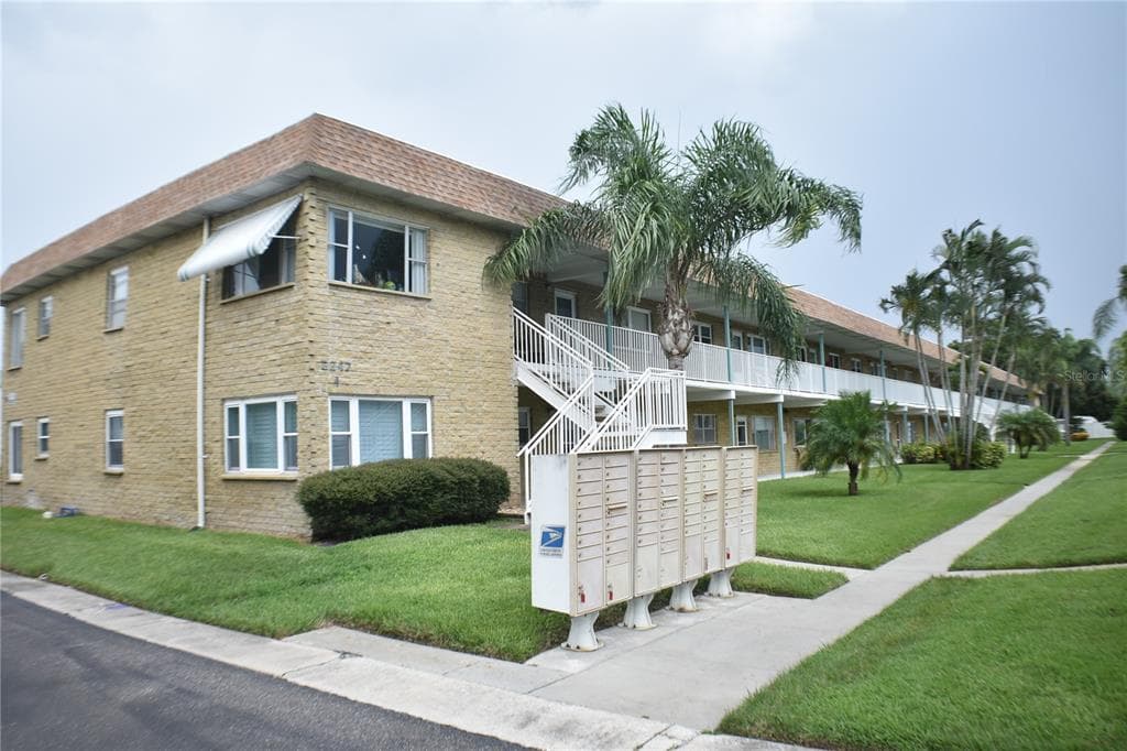5247 81ST STREET N UNIT 17 ST PETERSBURG, FL 33709