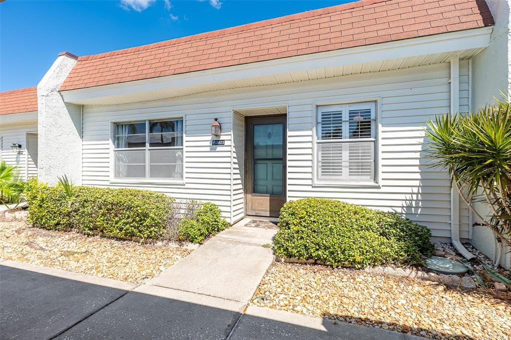 13823 MISSION OAKS BOULEVARD UNIT 13823 SEMINOLE, FL 33776