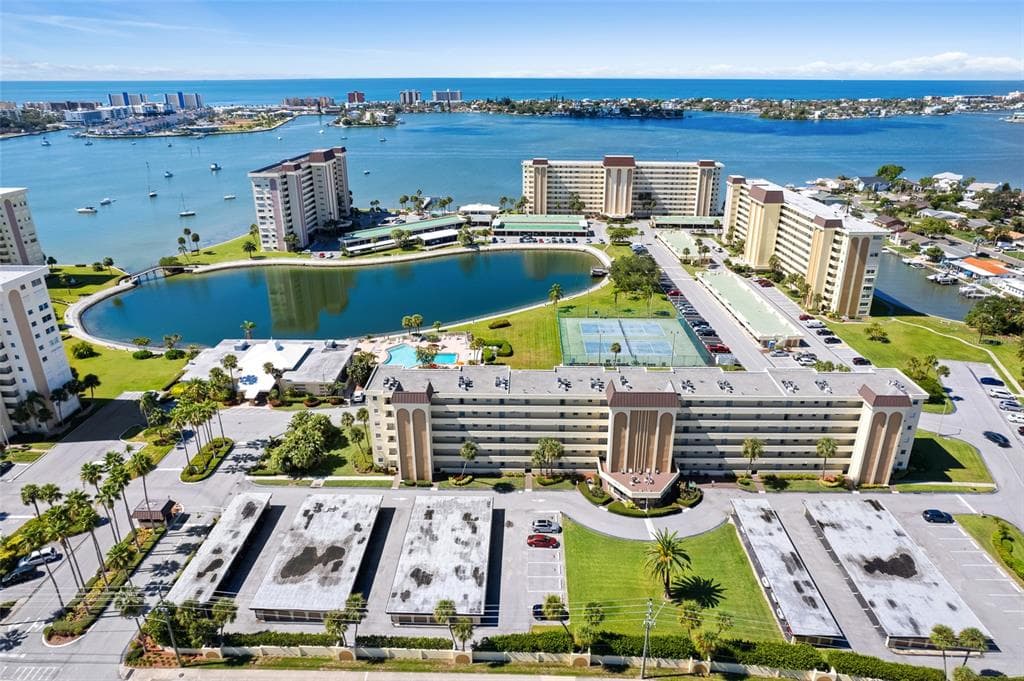 4650 COVE CIRCLE UNIT 304 ST PETERSBURG, FL 33708
