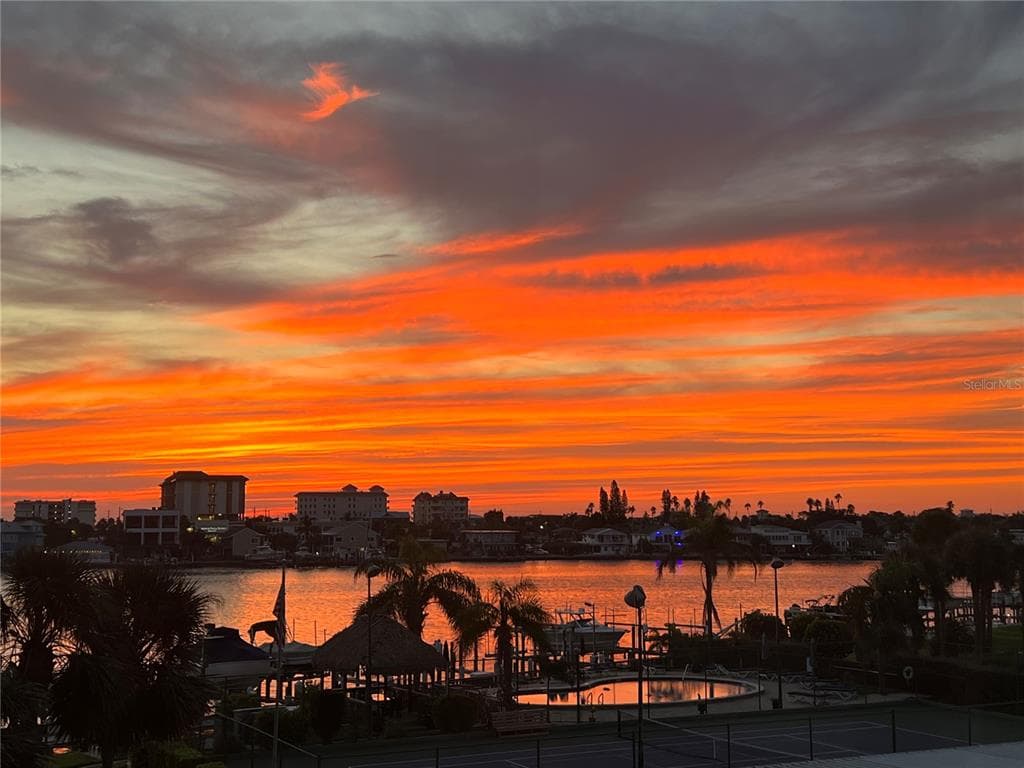 660 ISLAND WAY UNIT 301 CLEARWATER, FL 33767