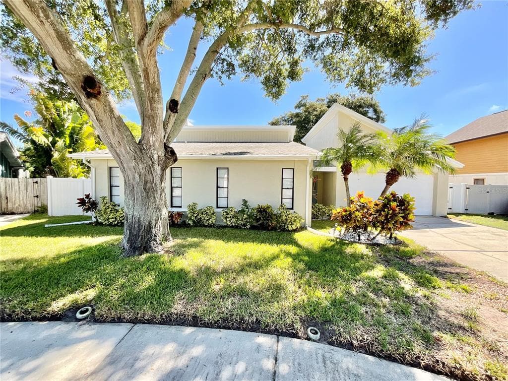 12101 ANCHOR WAY LARGO, FL 33778
