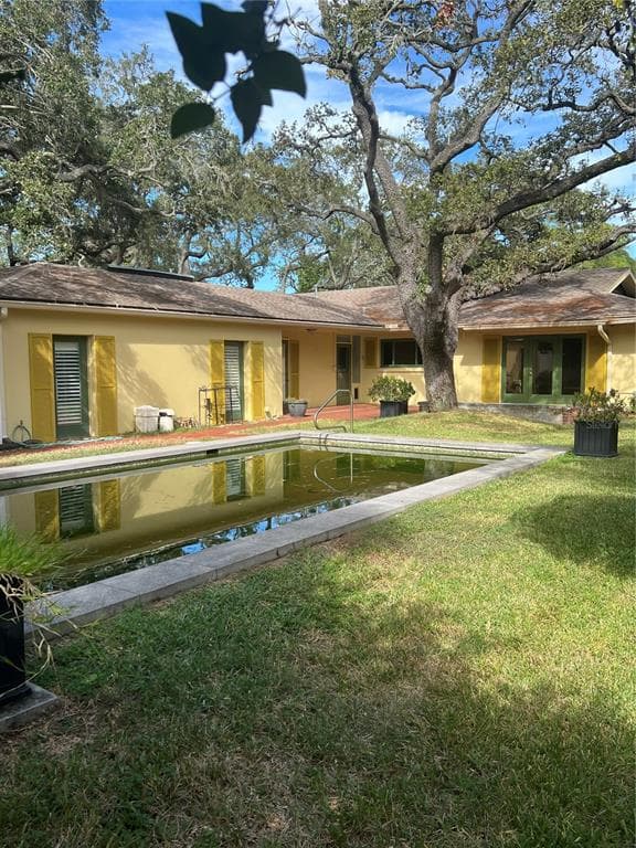 1700 BEACH DRIVE NE ST PETERSBURG, FL 33704