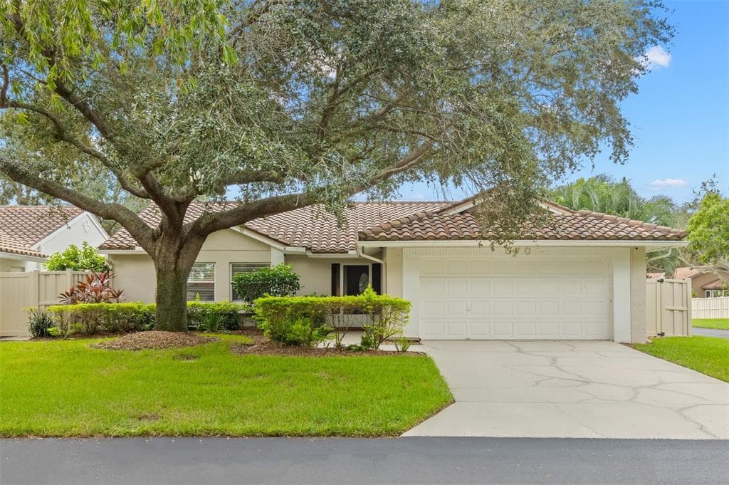 570 QUINTANA PLACE NE ST PETERSBURG, FL 33703