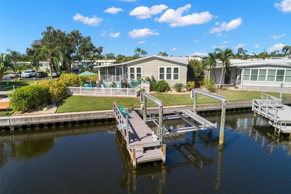 7209 MOUNT PINEY ROAD NE UNIT 715 ST PETERSBURG, FL 33702