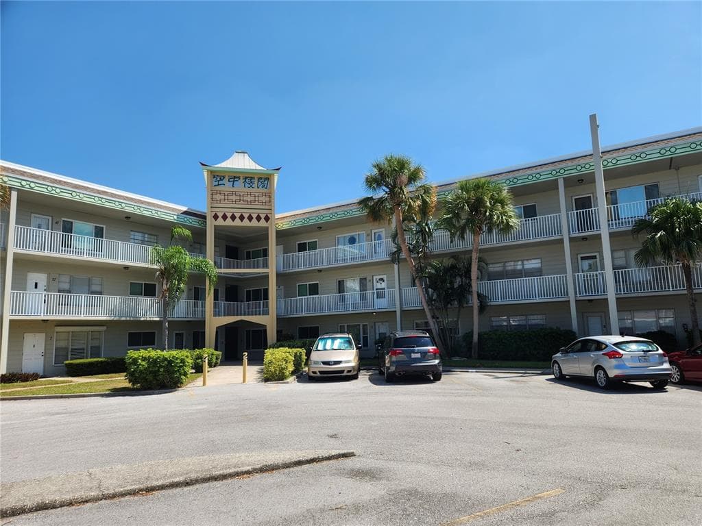 2071 AUSTRALIA WAY W UNIT 33 CLEARWATER, FL 33763