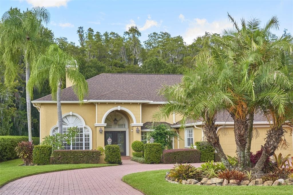 5063 FOXHUNT DRIVE WESLEY CHAPEL, FL 33543