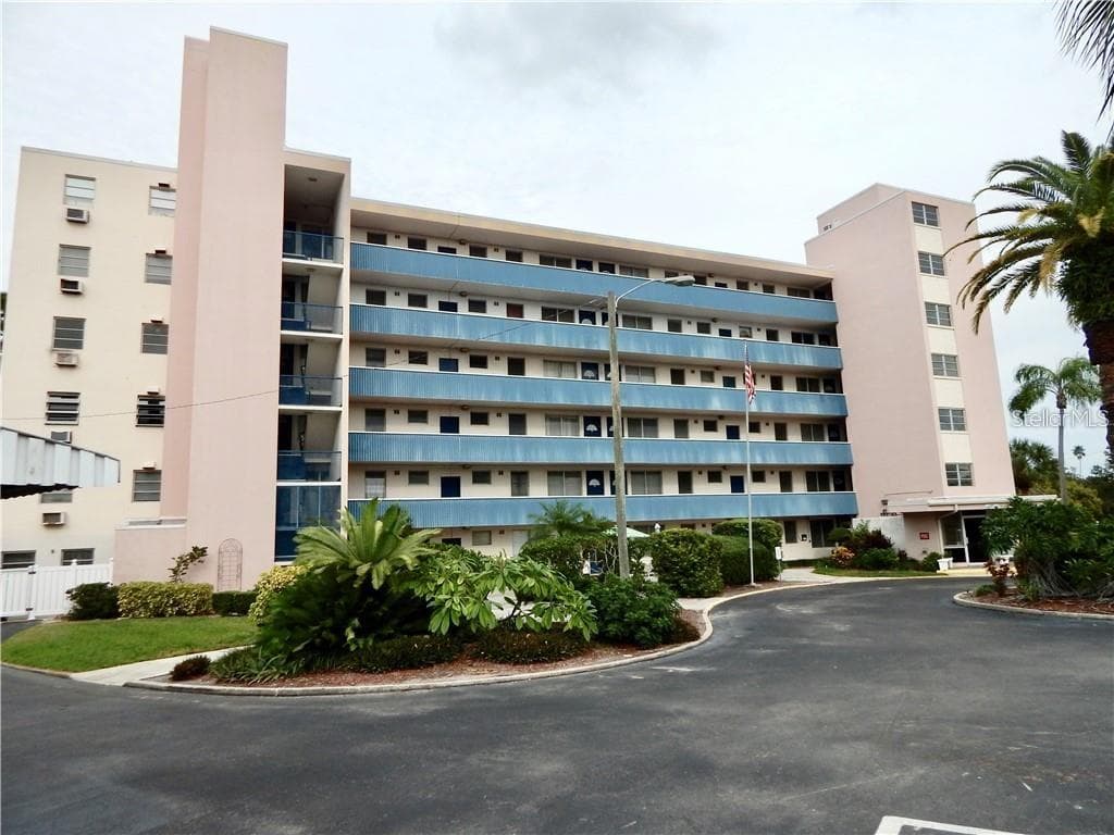 200 N BETTY LANE UNIT 6D CLEARWATER, FL 33755