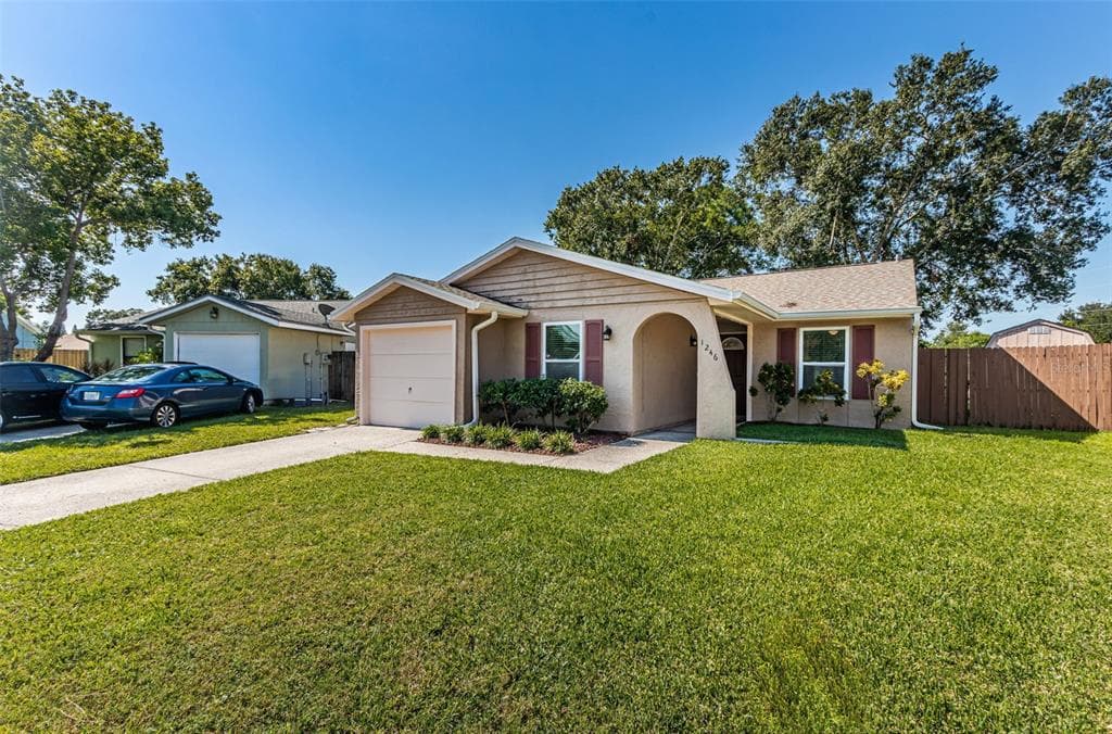 1246 HOLLY CIRCLE OLDSMAR, FL 34677