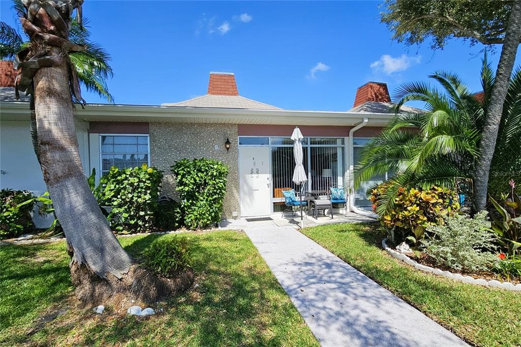 4318 TAHITIAN GARDENS CIRCLE UNIT B HOLIDAY, FL 34691