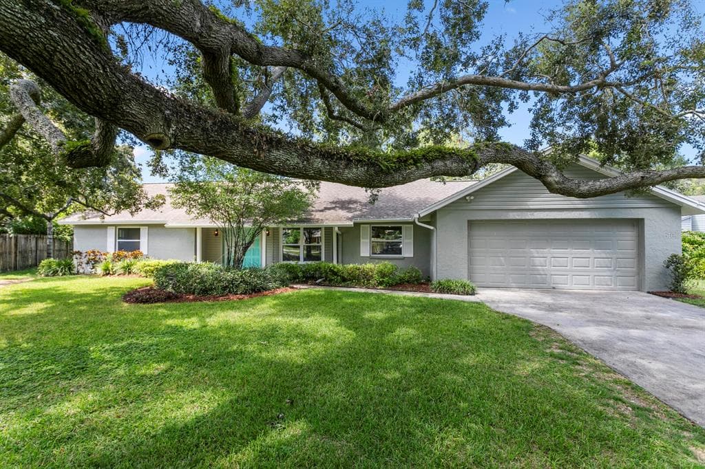 13536 LAKE MAGDALENE DRIVE TAMPA, FL 33613