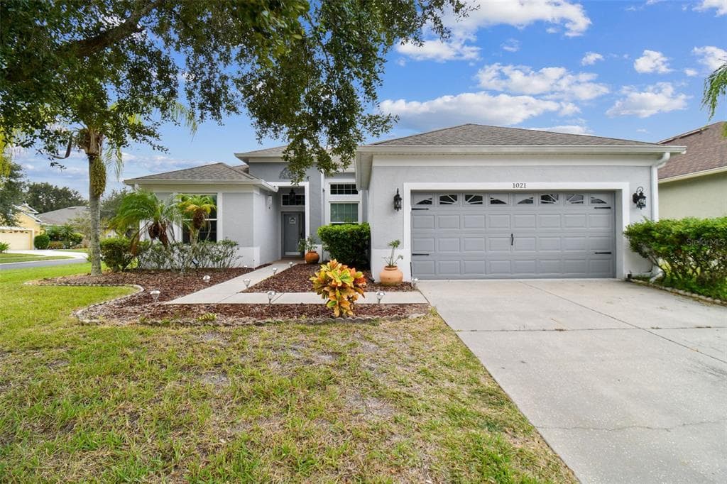 1021 MILLEBOURNE WAY WESLEY CHAPEL, FL 33543