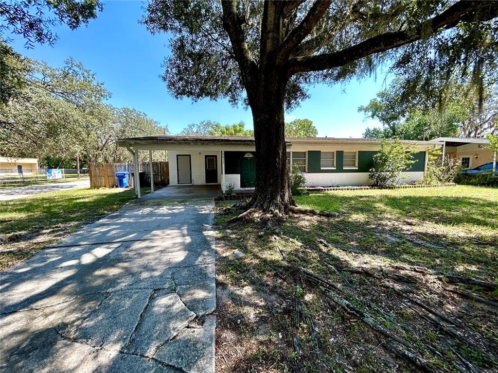 7611 PINE HILL DRIVE TAMPA, FL 33617