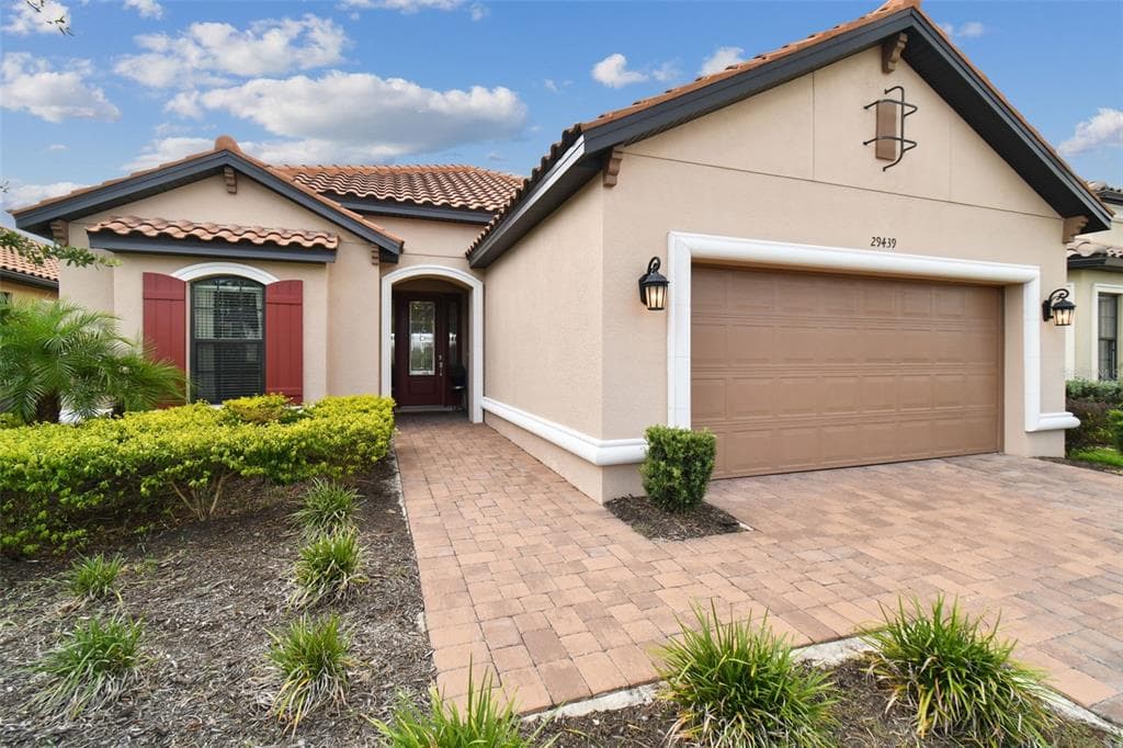 29439 GINNETTO DRIVE WESLEY CHAPEL, FL 33543