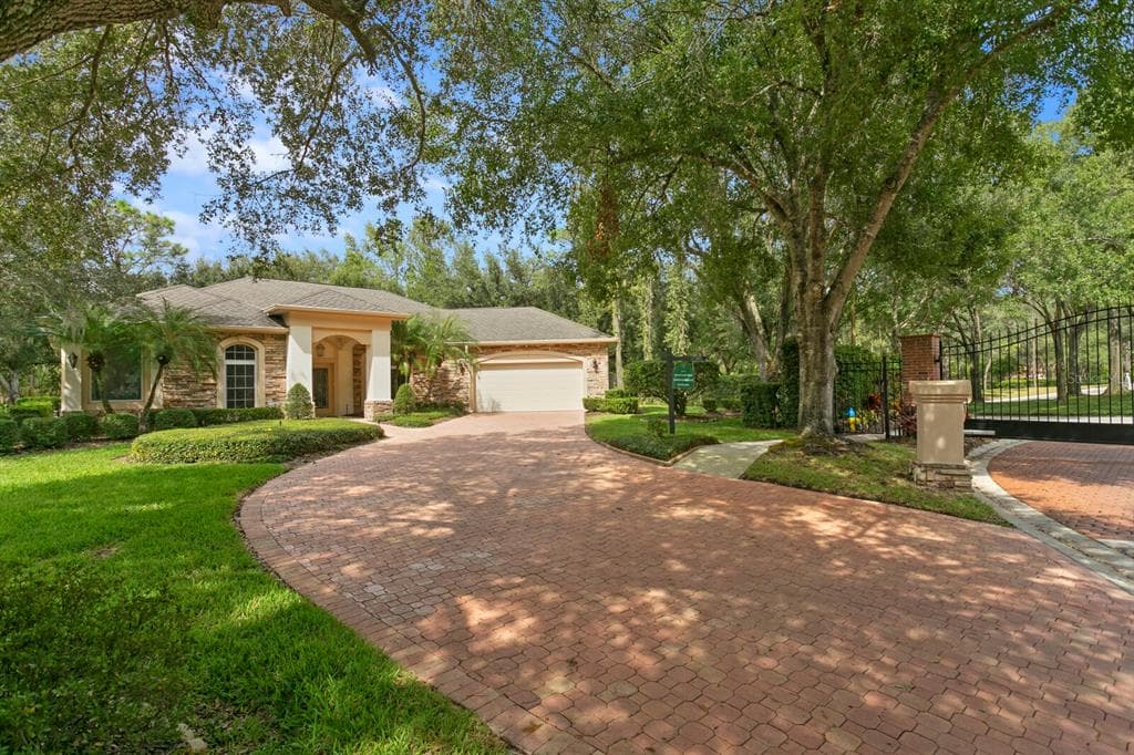 18024 PINNACLE COURT TAMPA, FL 33647