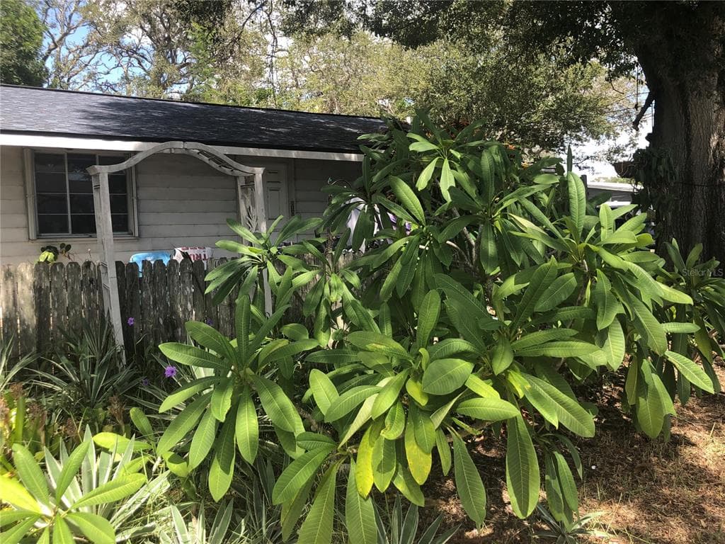 810 8TH AVENUE SW LARGO, FL 33770