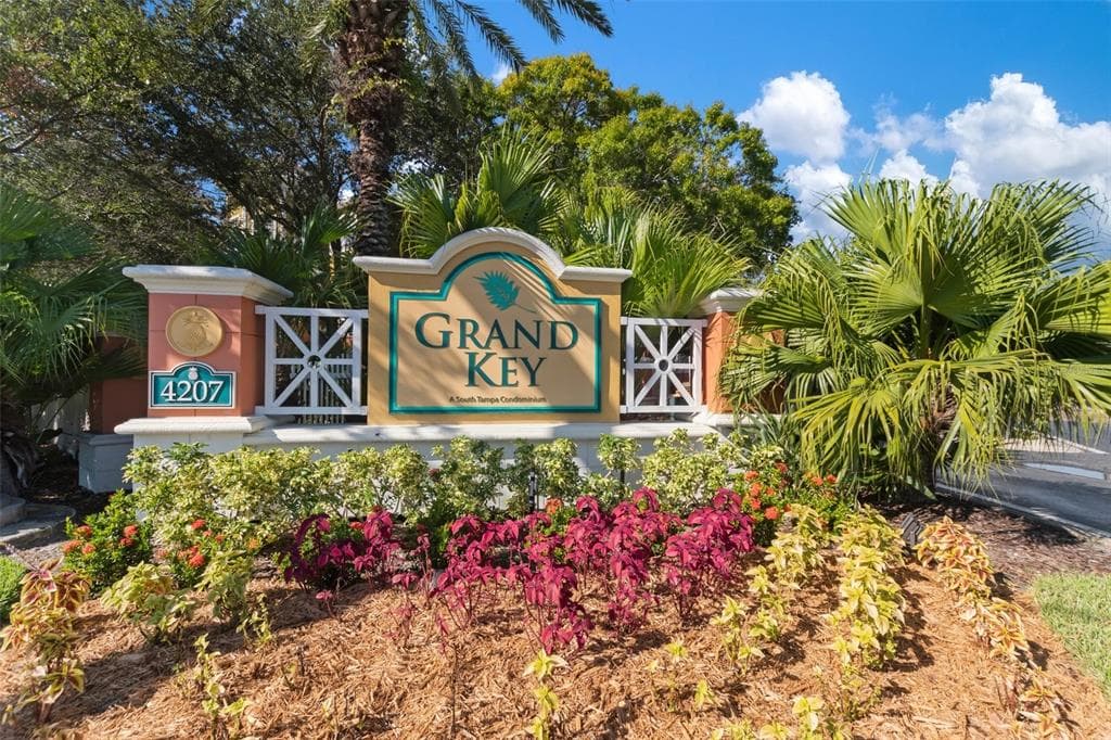 4207 S DALE MABRY HIGHWAY UNIT 10310 TAMPA, FL 33611
