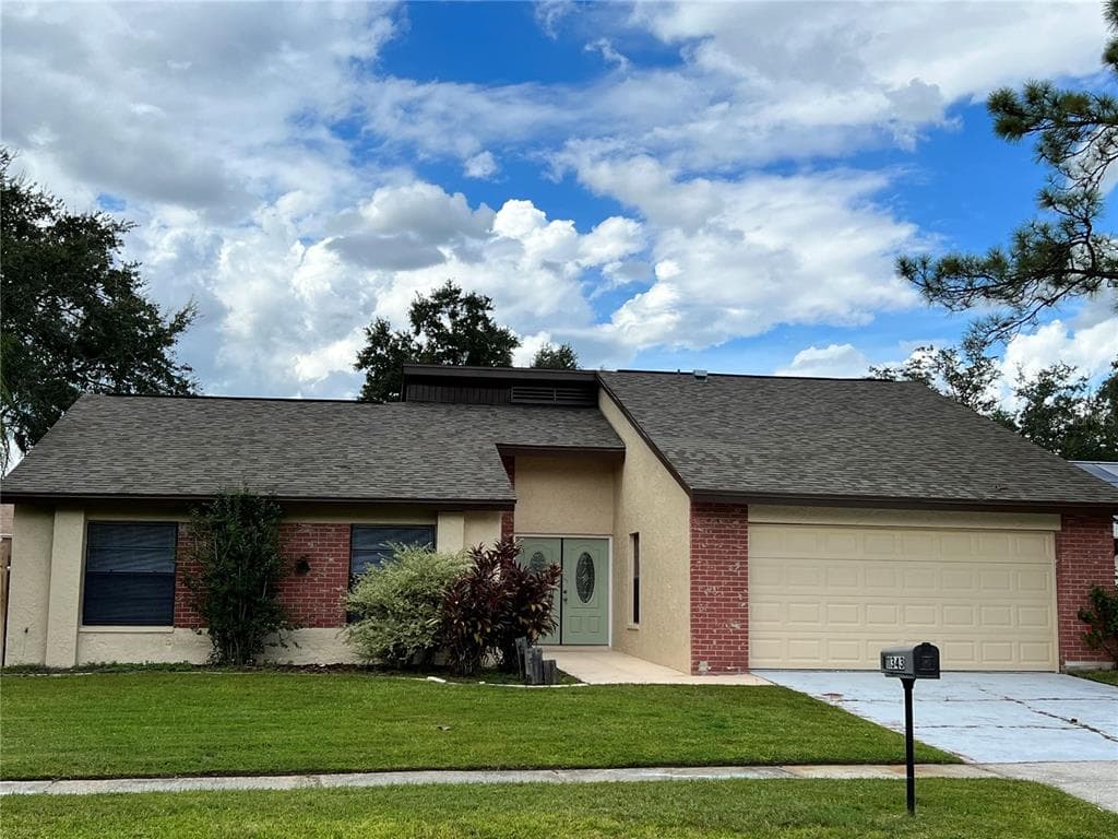 11343 HOLLYGLEN DRIVE TAMPA, FL 33624