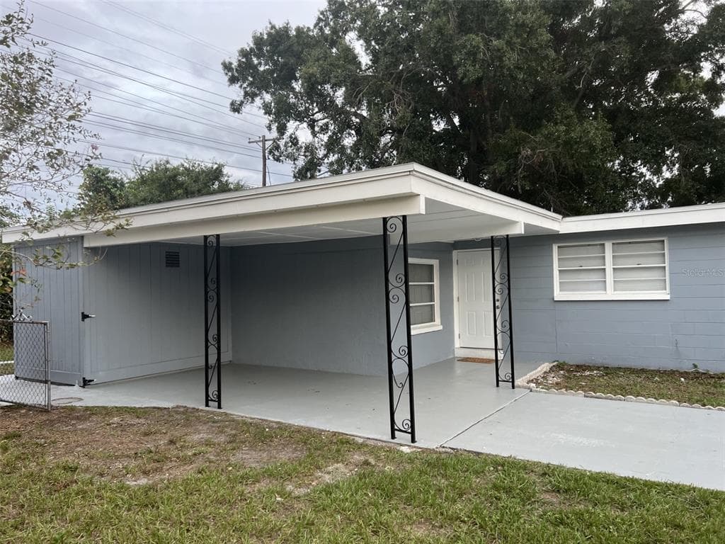 2002 WINDSOR WAY TAMPA, FL 33619
