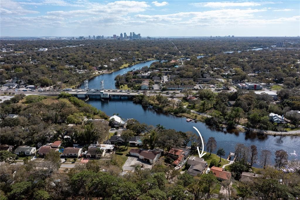 338 W RIO VISTA COURT TAMPA, FL 33604