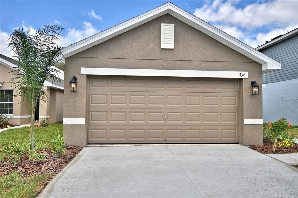 1734 CARNOSTIE ROAD WINTER HAVEN, FL 33884
