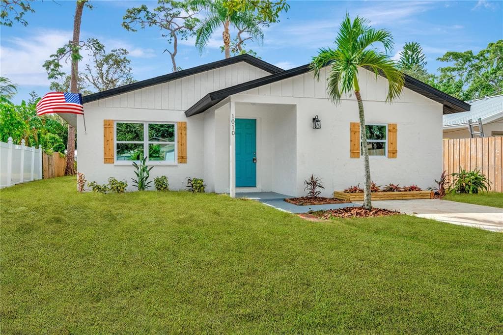 1010 BACON AVENUE SARASOTA, FL 34232