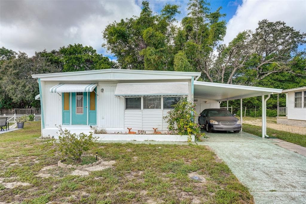 2327 STAGHORN DRIVE HOLIDAY, FL 34690