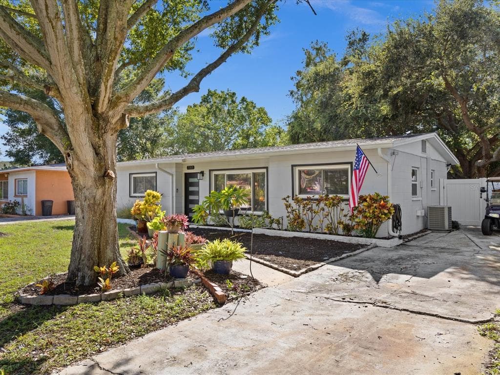715 W BAYSHORE DRIVE TARPON SPRINGS, FL 34689