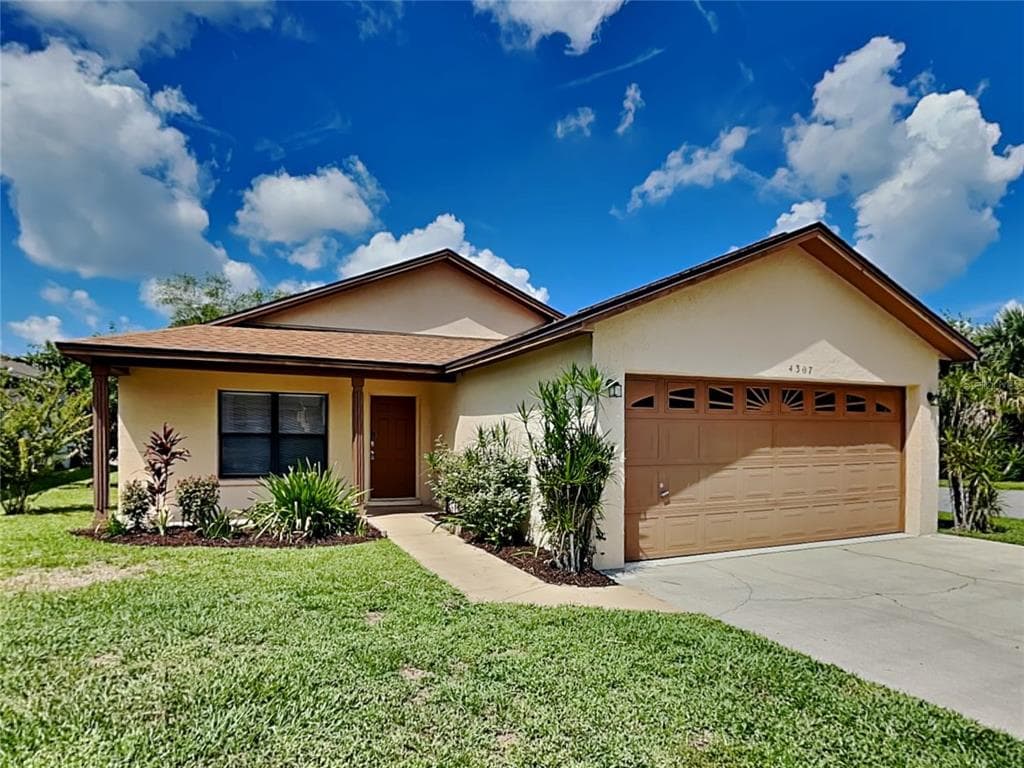 4307 LARRYS LAGOON WINTER HAVEN, FL 33884