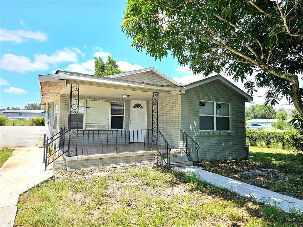 411 HARDING AVENUE LAKE WALES, FL 33853