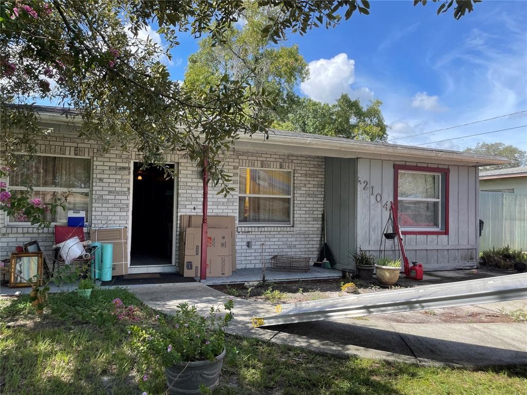 2104 W SEWAHA STREET TAMPA, FL 33612
