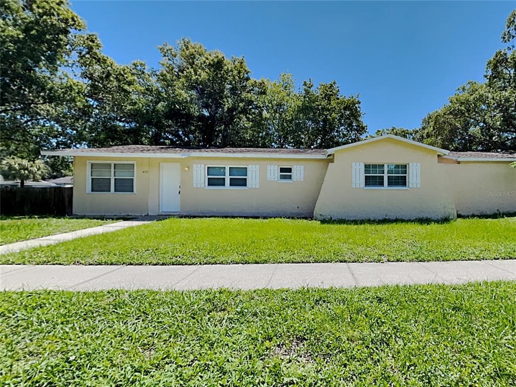 400 LAKE PALMS DRIVE LARGO, FL 33771