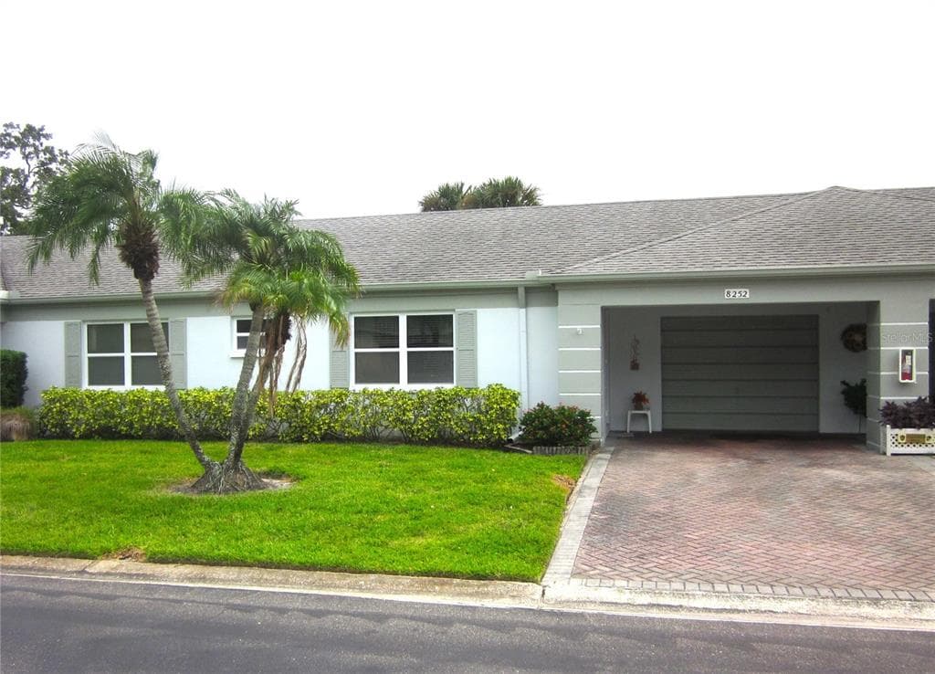 8252 ANNWOOD ROAD LARGO, FL 33777