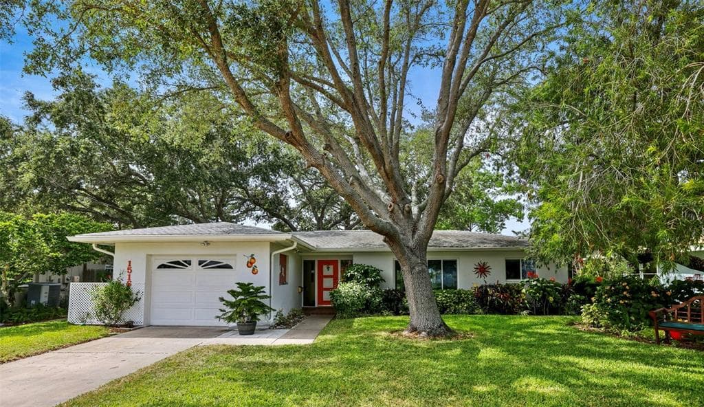 1516 GLADYS CIRCLE DUNEDIN, FL 34698