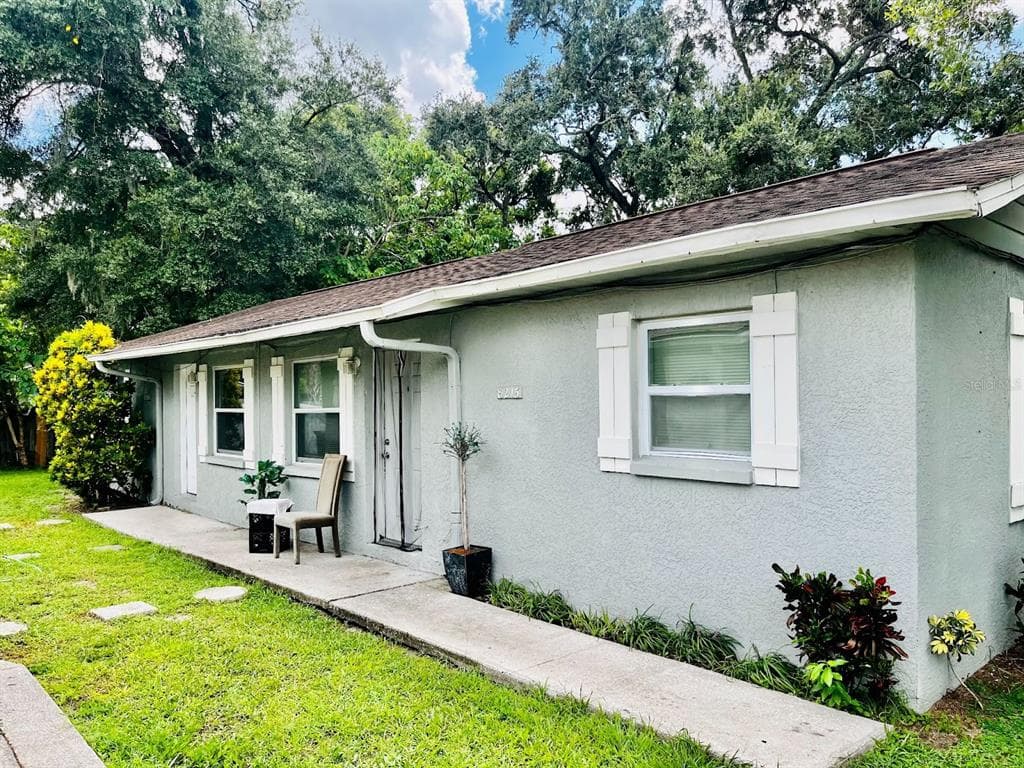 8215 N KLONDYKE STREET TAMPA, FL 33604