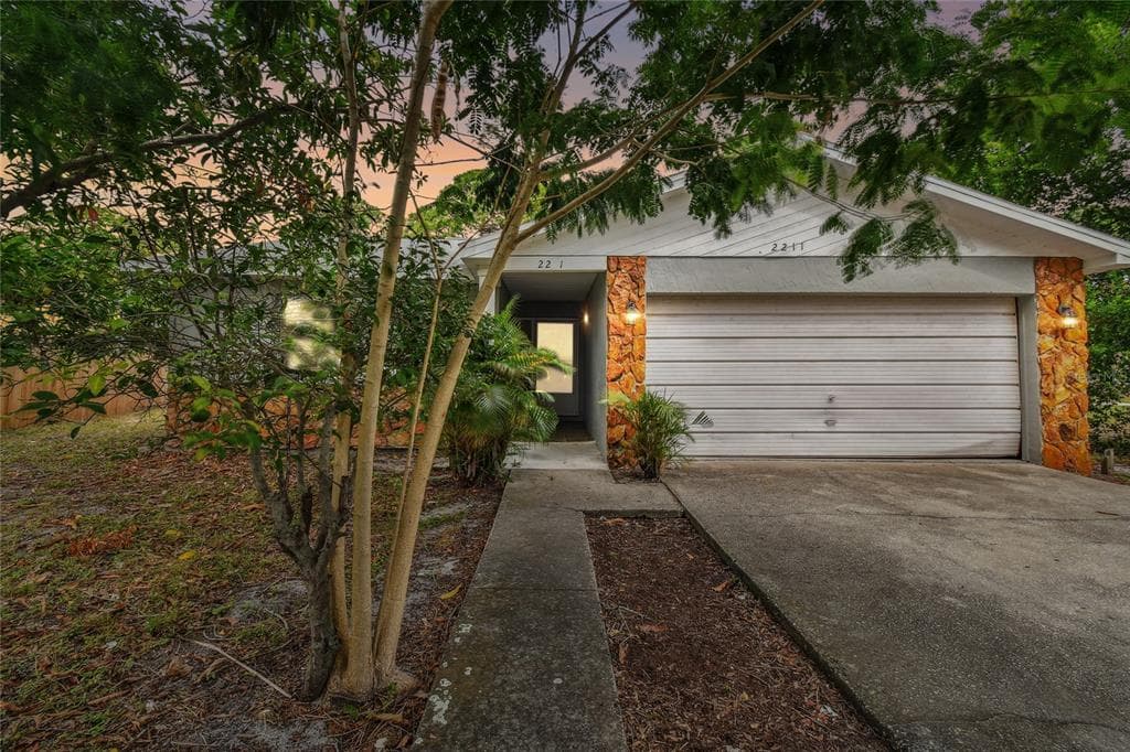 2211 CORONADA WAY S ST PETERSBURG, FL 33712