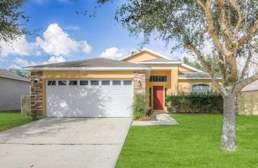 215 RAMBLING CIRCLE APOPKA, FL 32712