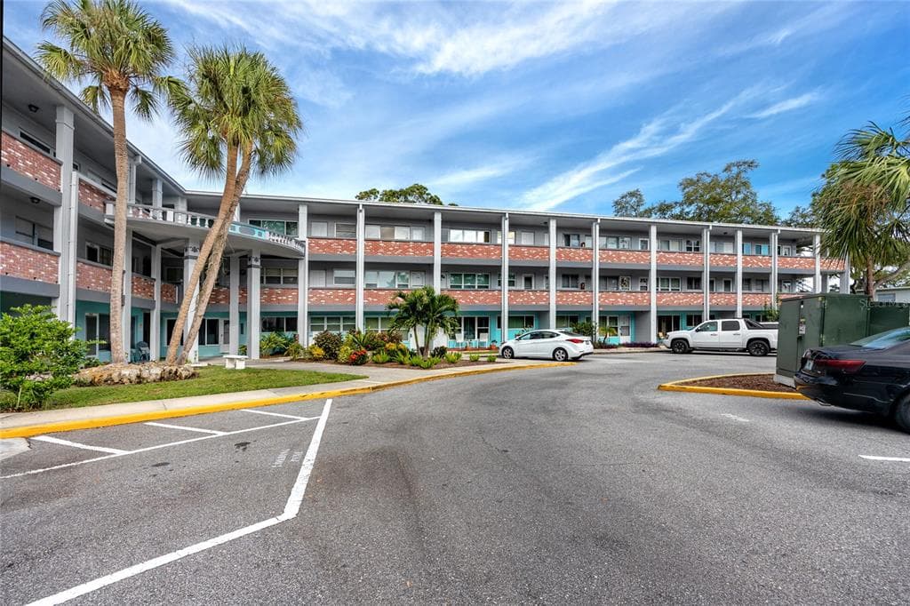4300 58TH STREET N UNIT 1818 KENNETH CITY, FL 33709