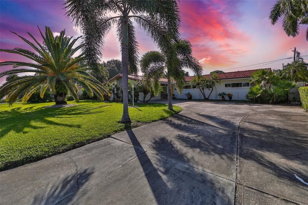 6642 10TH AVENUE N ST PETERSBURG, FL 33710