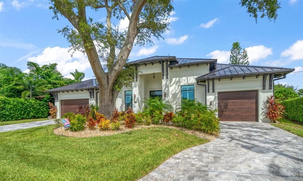 18 HIBISCUS ROAD