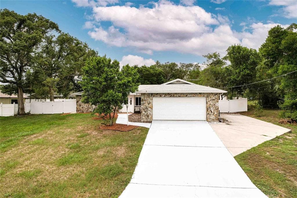 1473 IVYDALE ROAD SPRING HILL, FL 34606