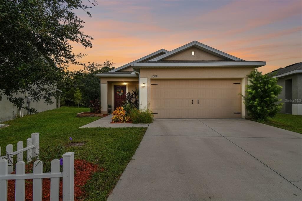 11908 GRAND KEMPSTON DRIVE GIBSONTON, FL 33534