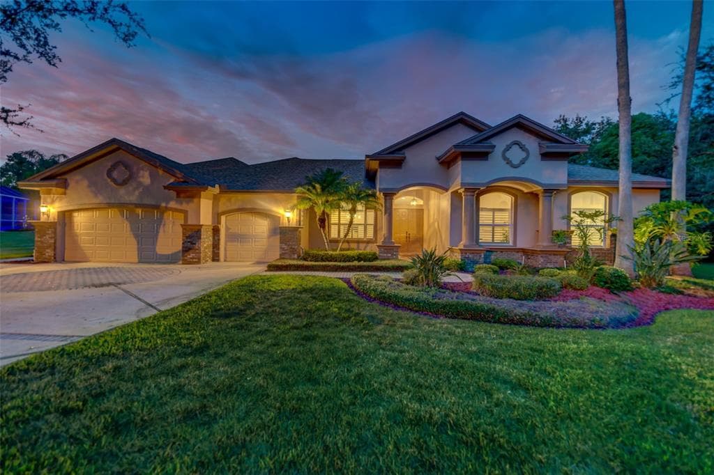 4 COPPERWOOD COURT