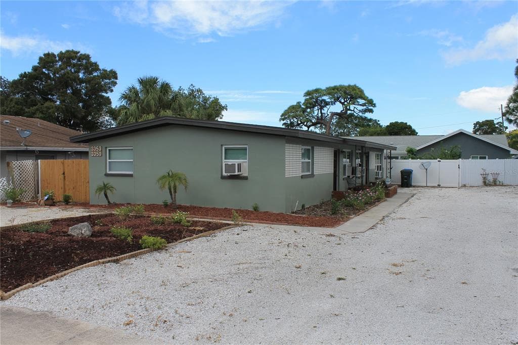 3353 DRYER AVENUE LARGO, FL 33770