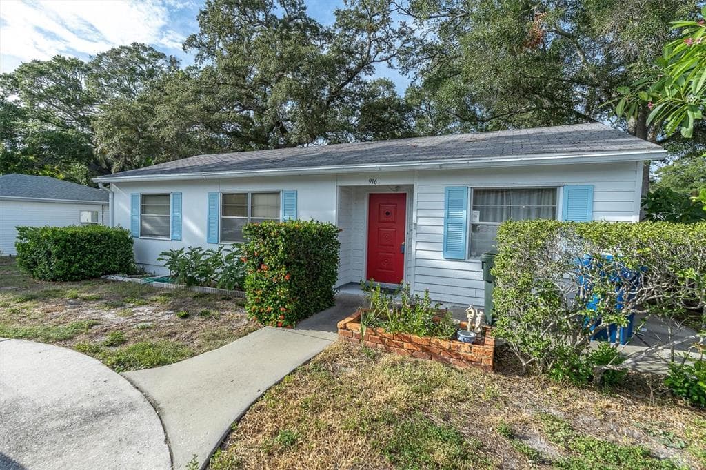 916 8TH AVENUE SW LARGO, FL 33770