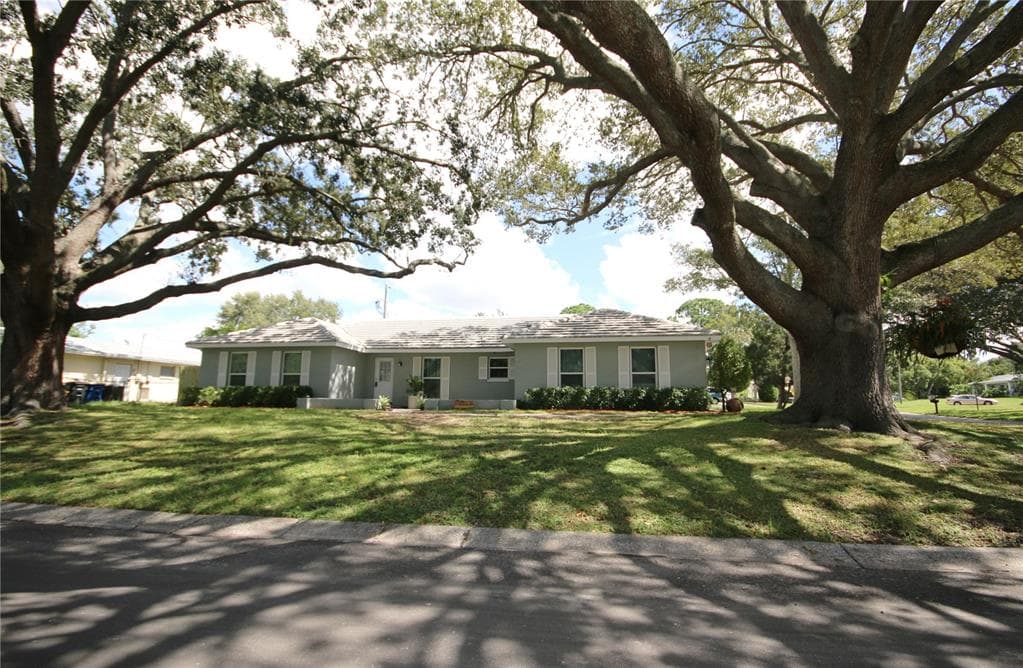 1511 S HILLCREST AVENUE CLEARWATER, FL 33756
