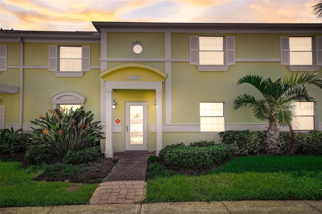 220 POMPANO DRIVE SE UNIT B ST PETERSBURG, FL 33705
