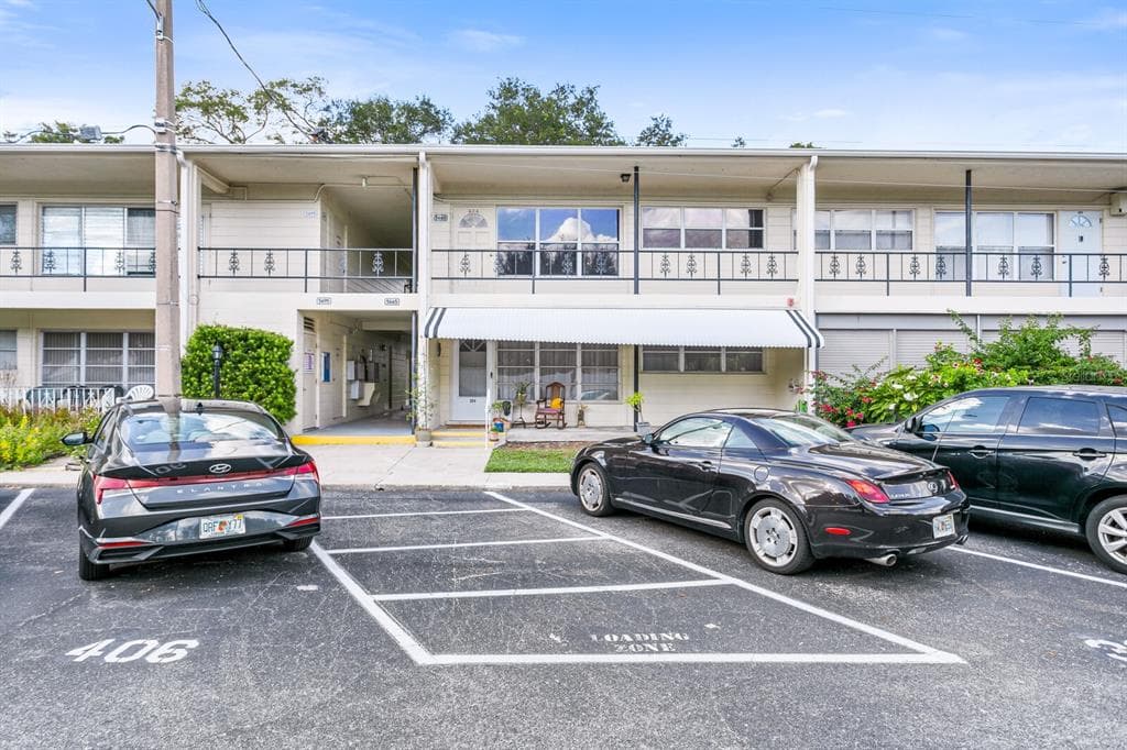 5665 40TH AVENUE N UNIT 404 KENNETH CITY, FL 33709