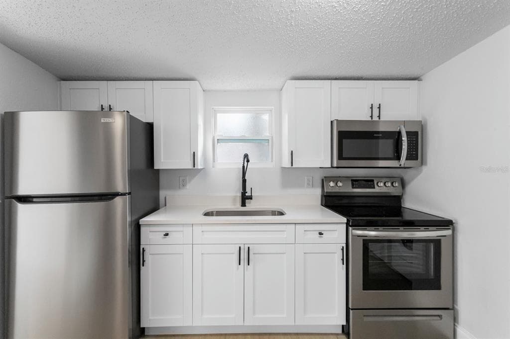 1429 LAURA STREET UNIT E CLEARWATER, FL 33755