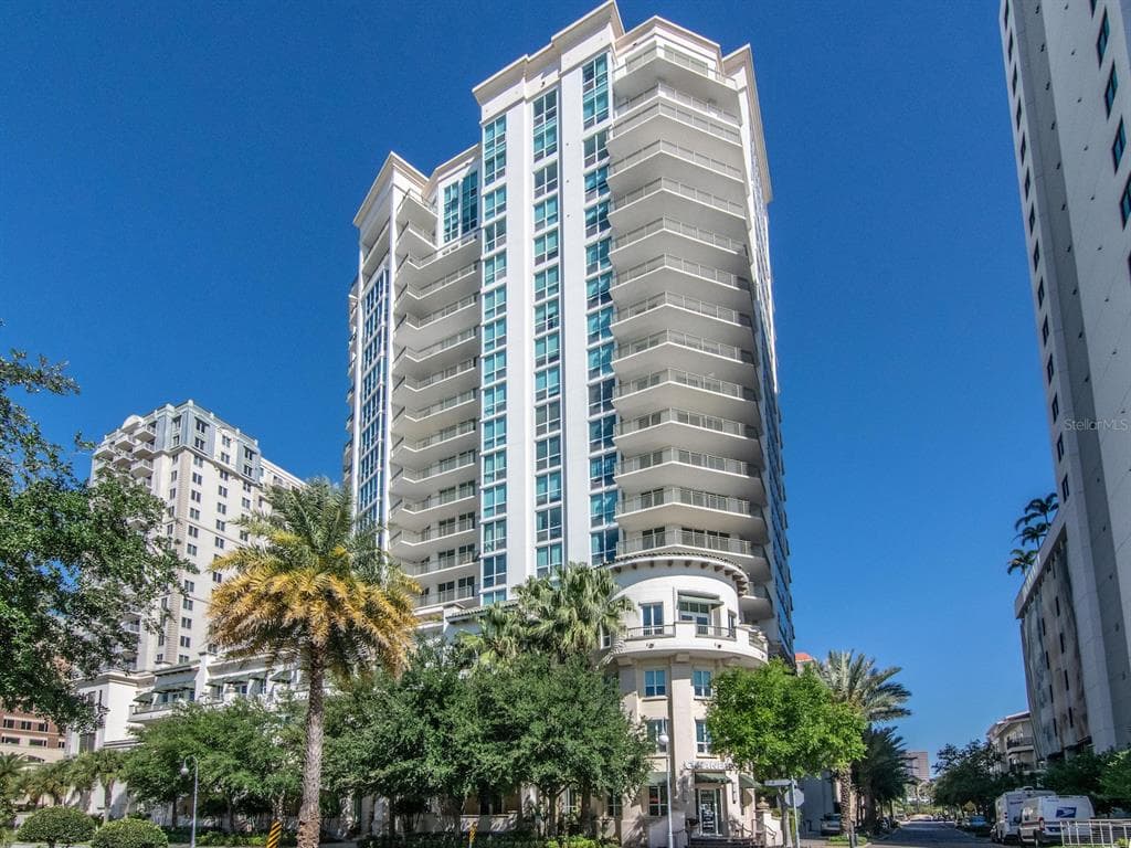 450 KNIGHTS RUN AVENUE UNIT 1107 TAMPA, FL 33602